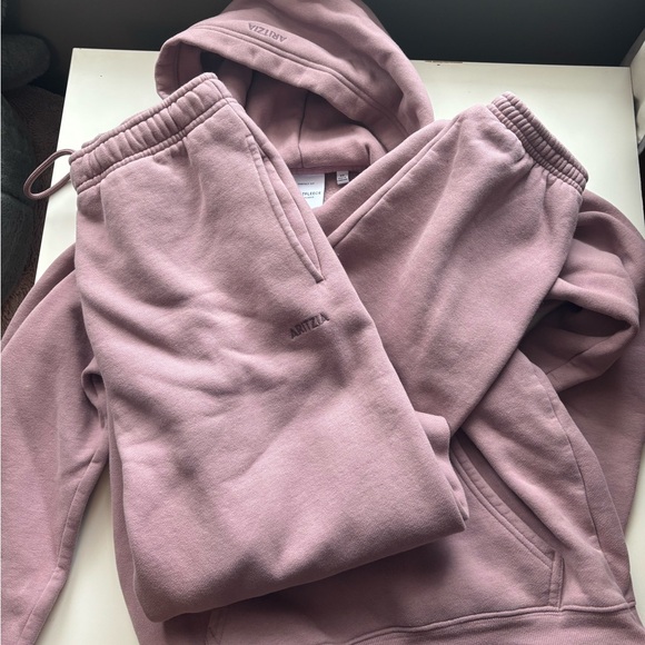 Matching TNA Sweatsuit - Picture 2 of 4